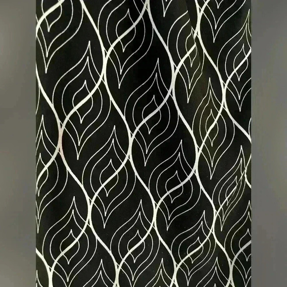 Worthington Black and White Patterned Blouse Size Small - Picture 2 of 9